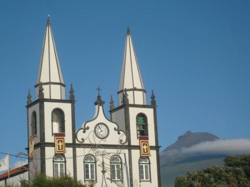 Pico_Kirche in Madalena vista verde azores (2)