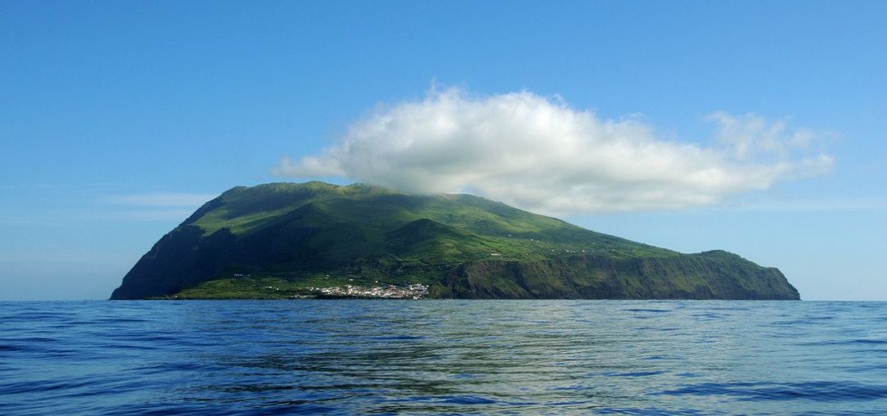 Azoren_Blick auf die Insel Corvo